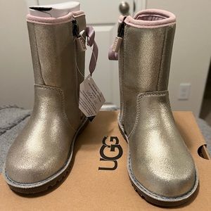 Girls Ugg boot size 9 toddler brand new in box